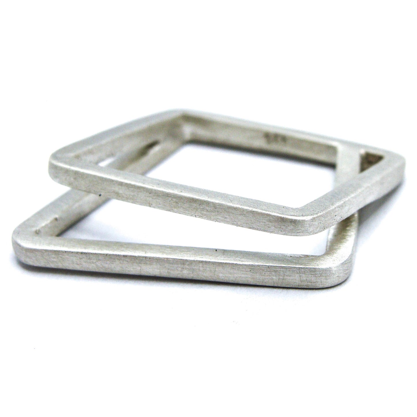 Asymmetrischer Ring aus nachhaltigem Silber