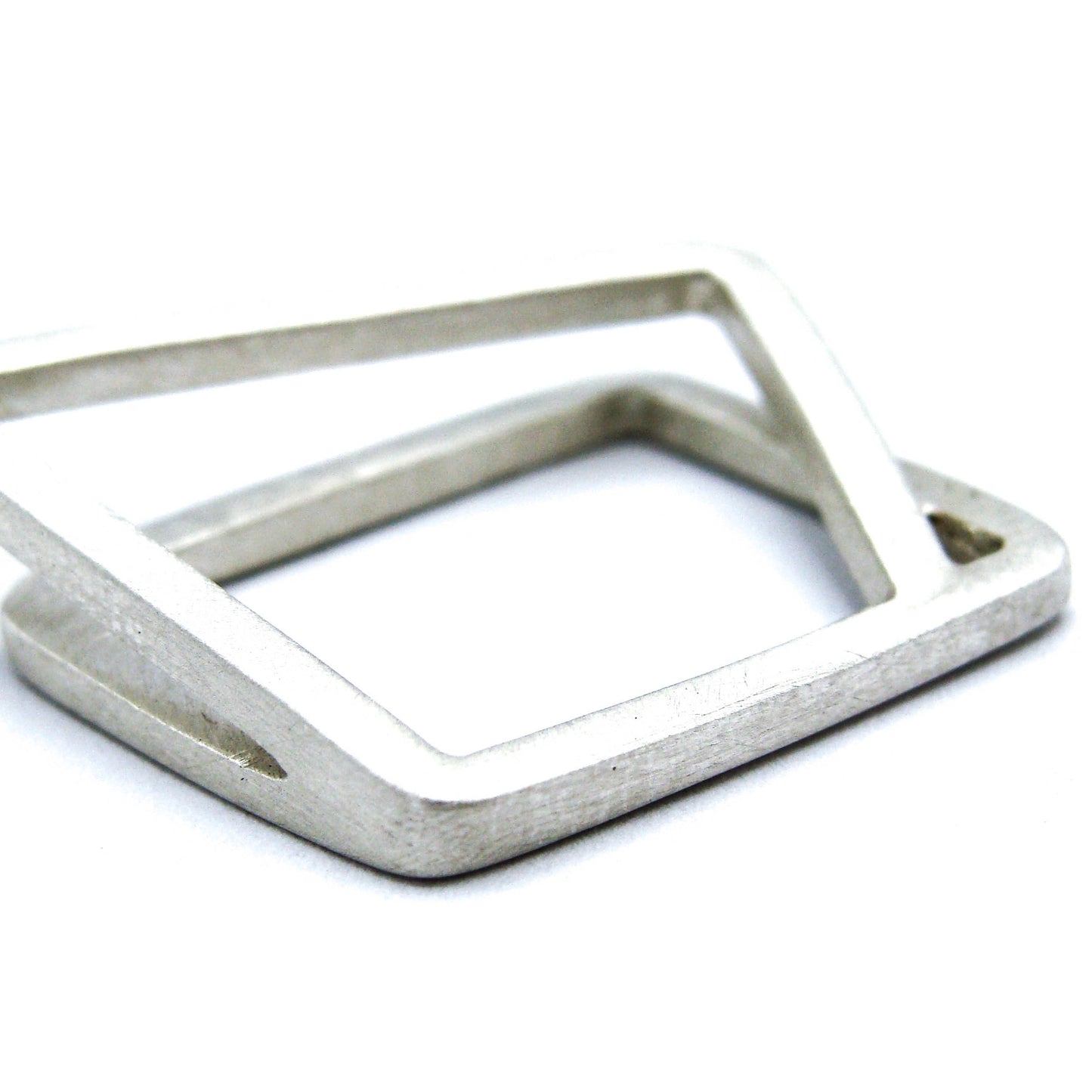 Asymmetrischer Ring aus nachhaltigem Silber