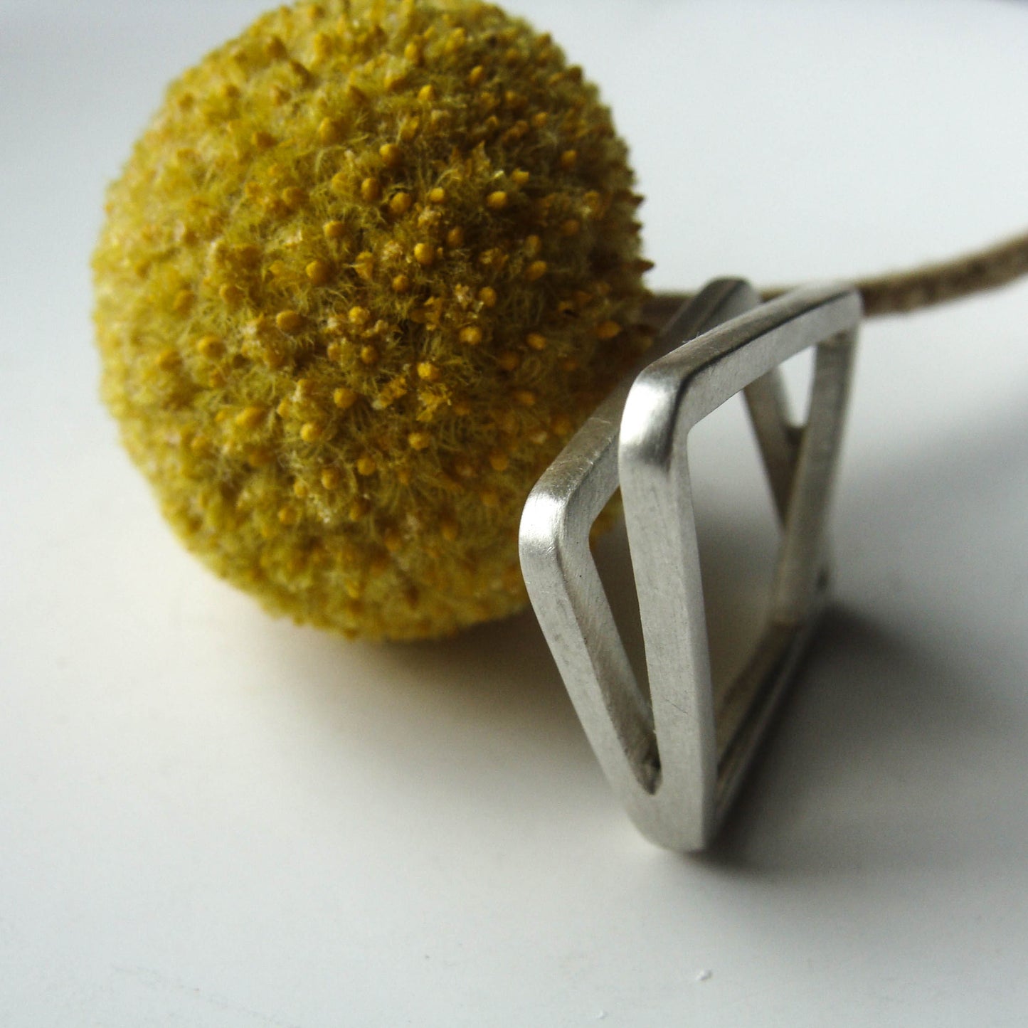 Asymmetrischer Ring aus nachhaltigem Silber