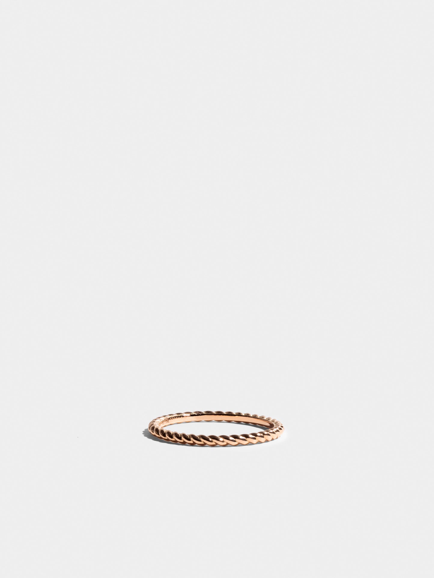 Fair trade Goldring aus Fairmined Gold, Roségold, liegend