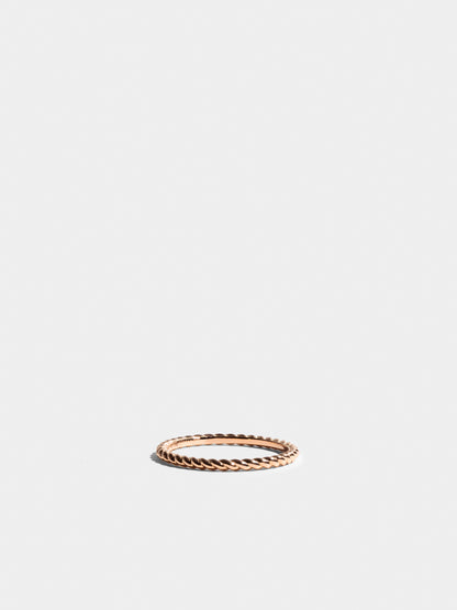 Fair trade Goldring aus Fairmined Gold, Roségold, liegend
