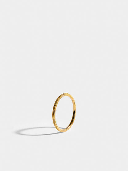 Fair trade Ring: Anagramme “millegrains” Ring aus Gelbgold, stehend