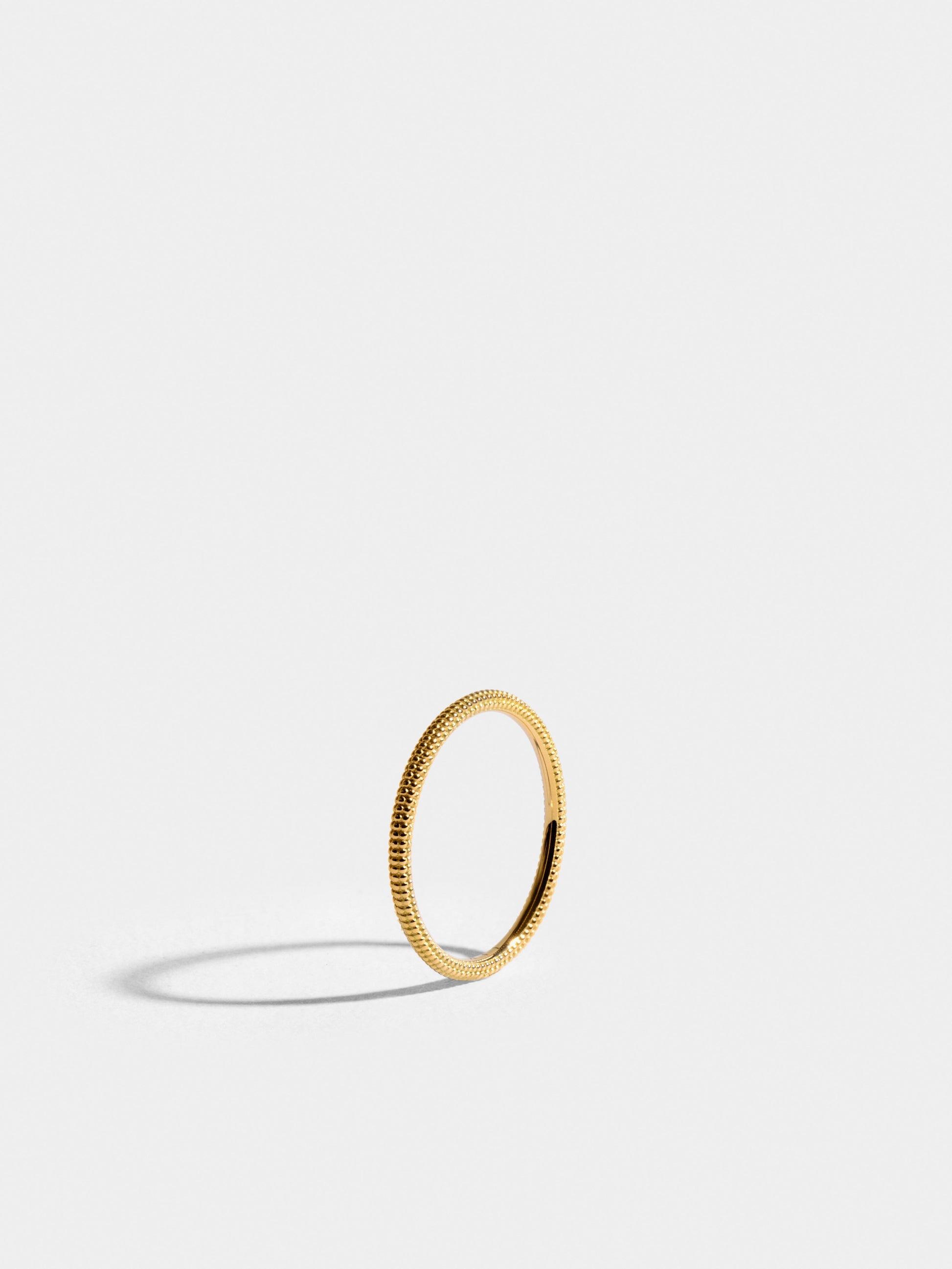 Fair trade Ring: Anagramme “millegrains” Ring aus Gelbgold, stehend