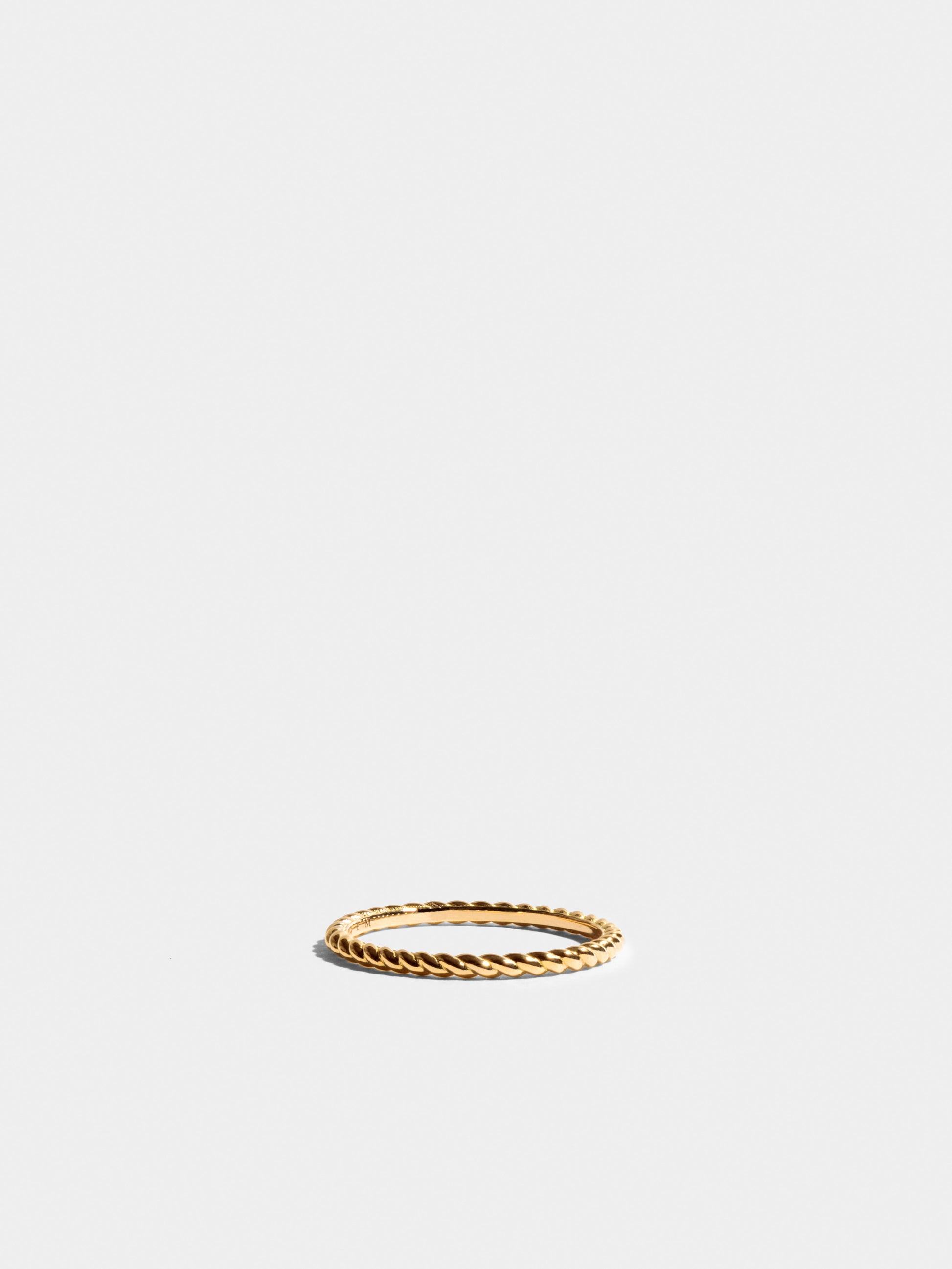 Fair trade Goldring aus Fairmined Gold, Gelbgold, liegend