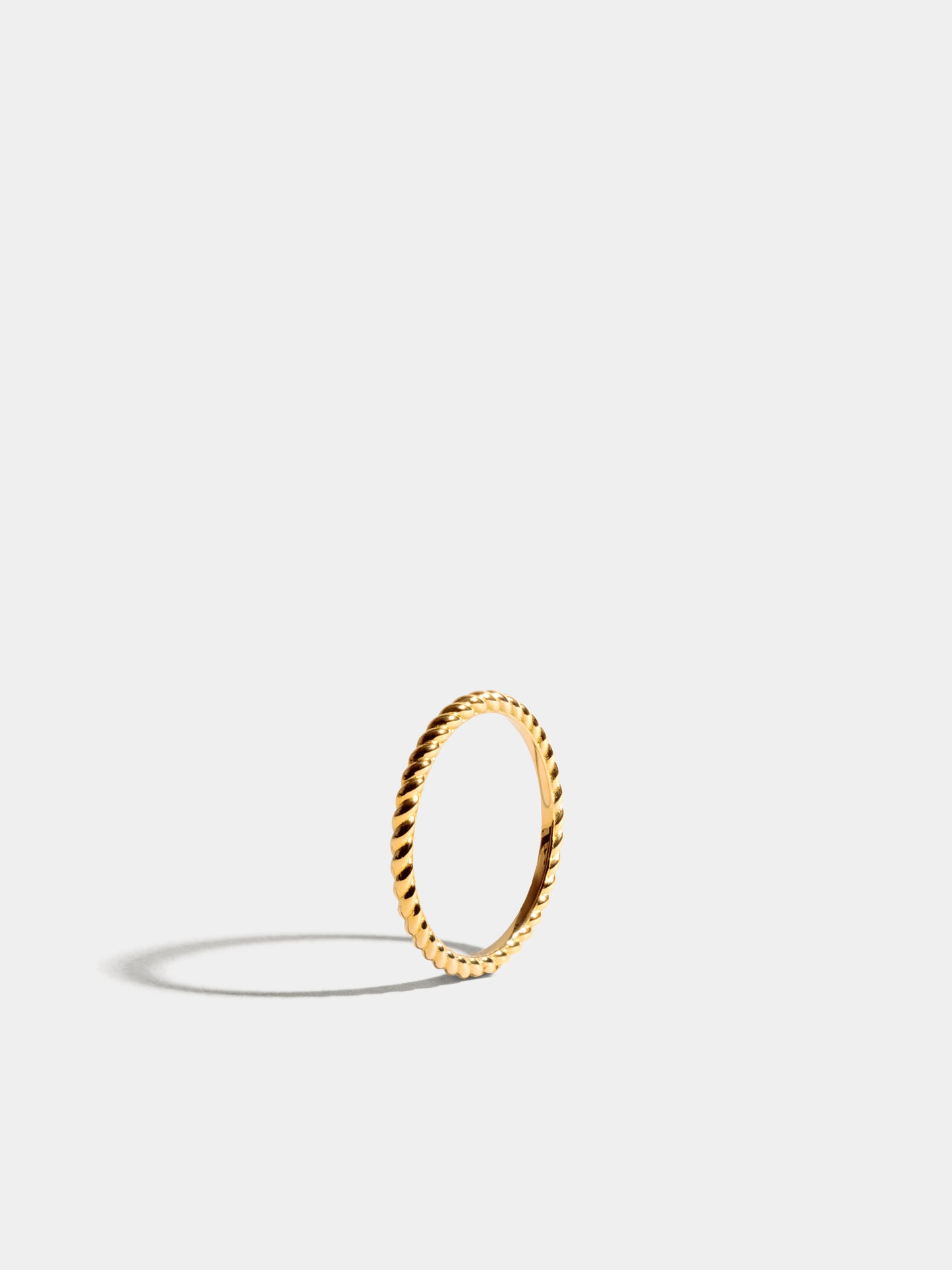Fair trade Goldring aus Fairmined Gold, Gelbgold, stehend