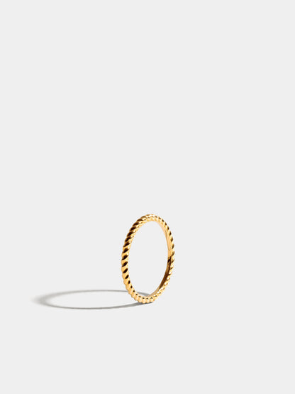 Fair trade Goldring aus Fairmined Gold, Gelbgold, stehend