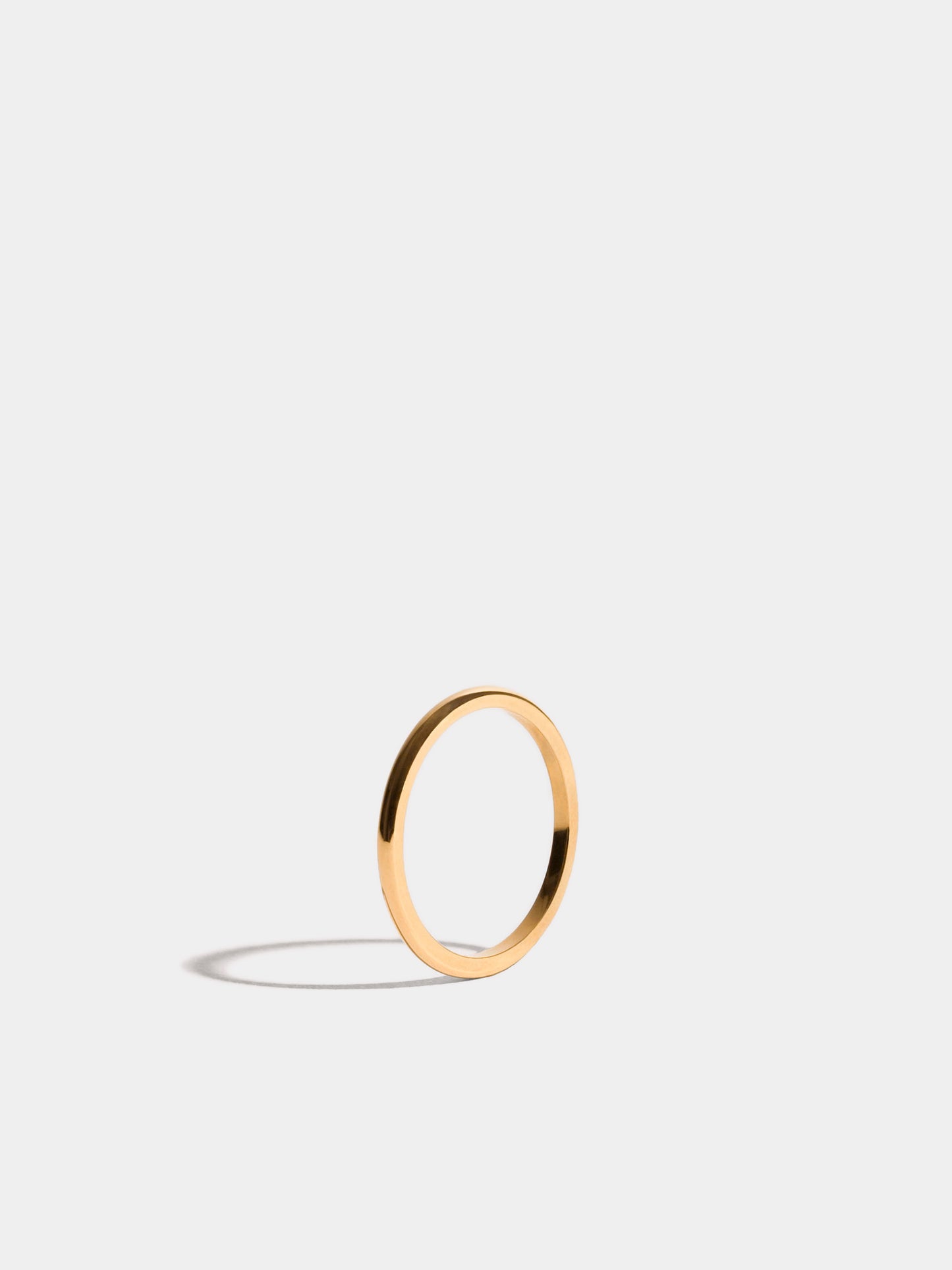 Nachhaltiger Goldring aus Fairmined Gold, gelbgold, stehend