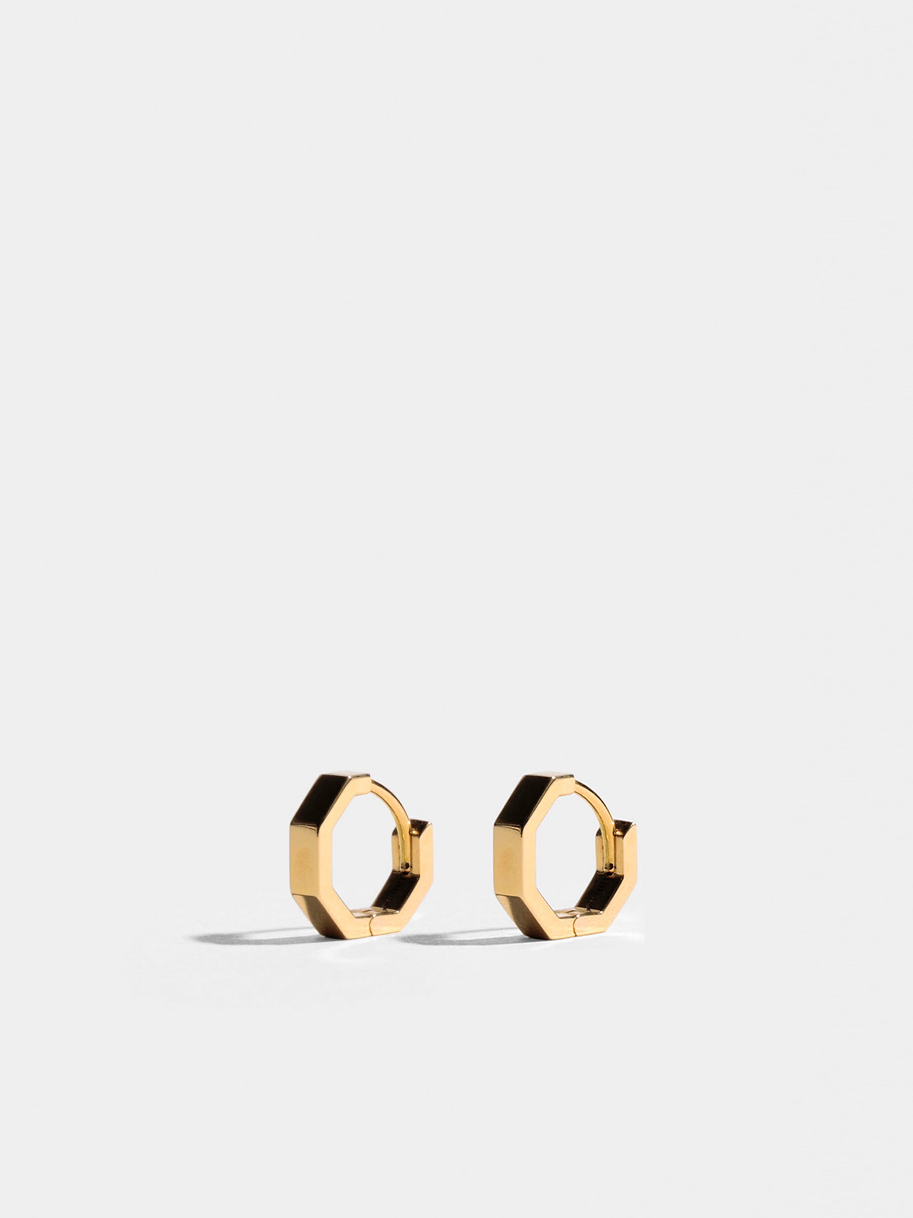 Nachhaltiger Ohrring: Octagon Single-loop in Gelbgold als Paar, stehend