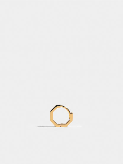 Nachhaltiger Ohrring: Octagon Single-loop in Gelbgold, Profilansicht stehend