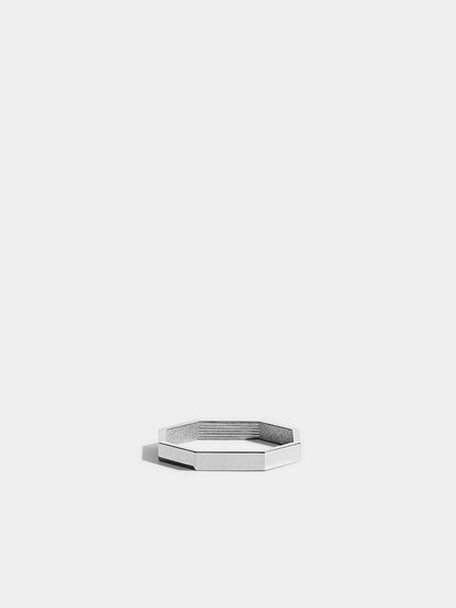 Fairer Goldring: Octagon Ring 'simple' in Weissgold, liegend