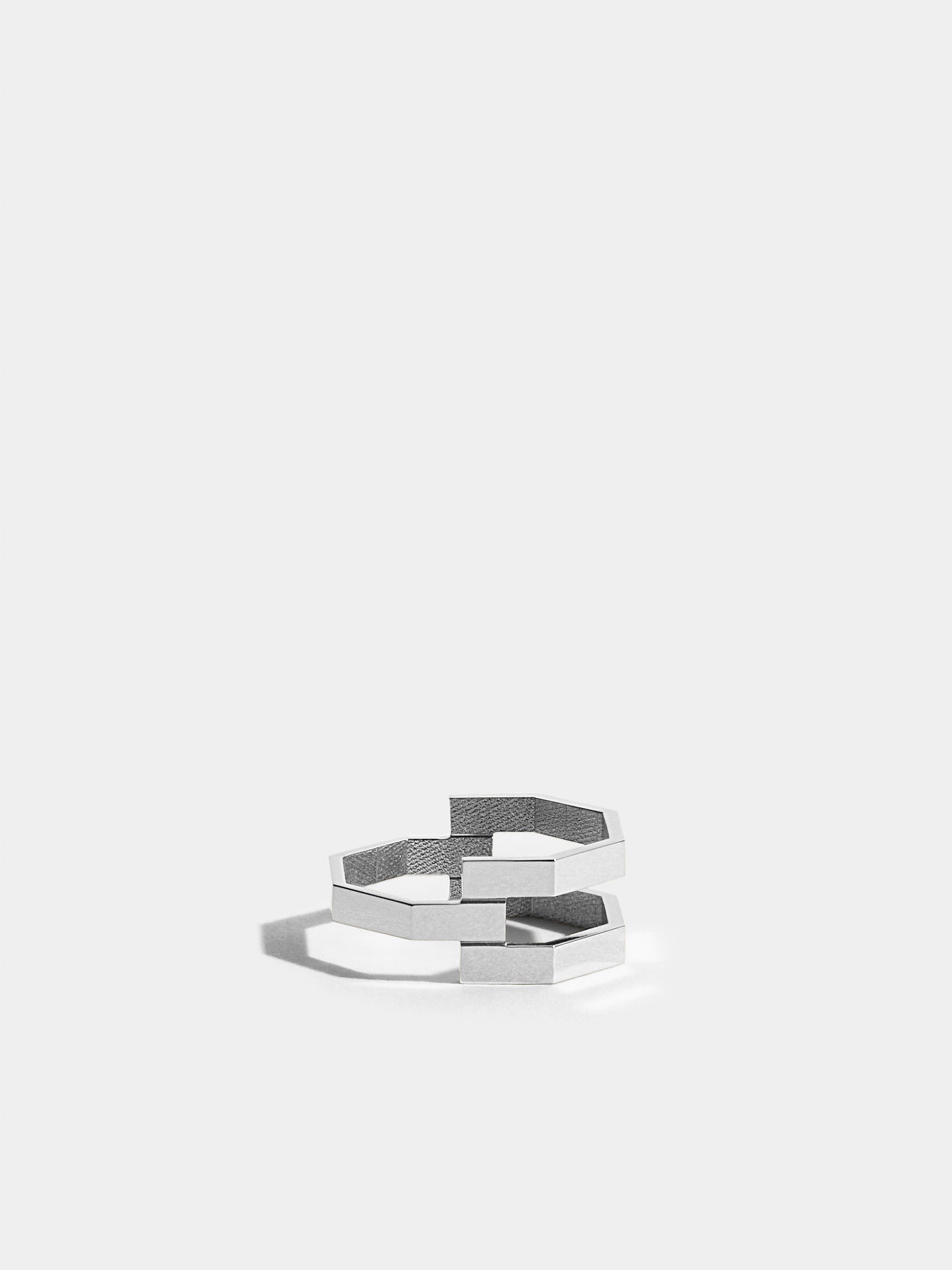 Fair trade Goldring: Octagon Ring 'triple' aus Weissgold, liegend