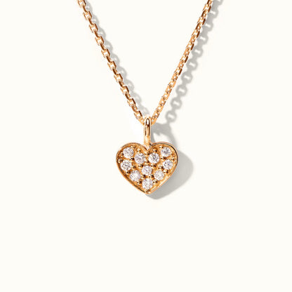 Mit Diamanten besetztes Herz aus nachhaltigem Gold
