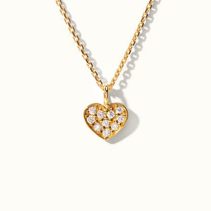 Mit Diamanten besetztes Herz aus nachhaltigem Gold