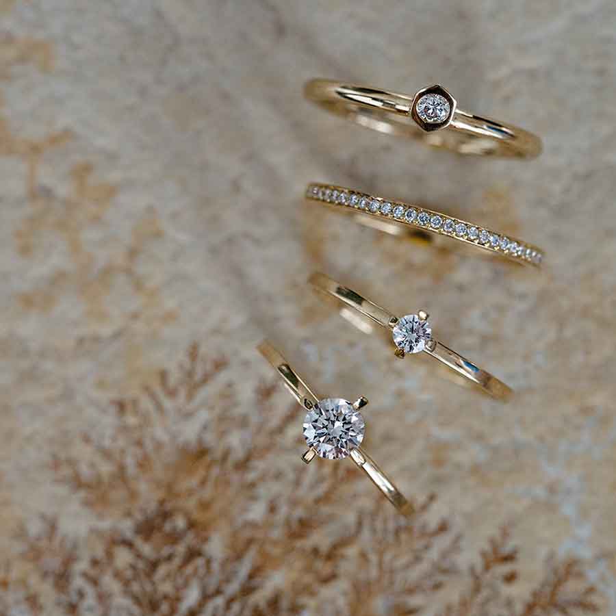 Goldene Diamantringe von Maren Jewellery